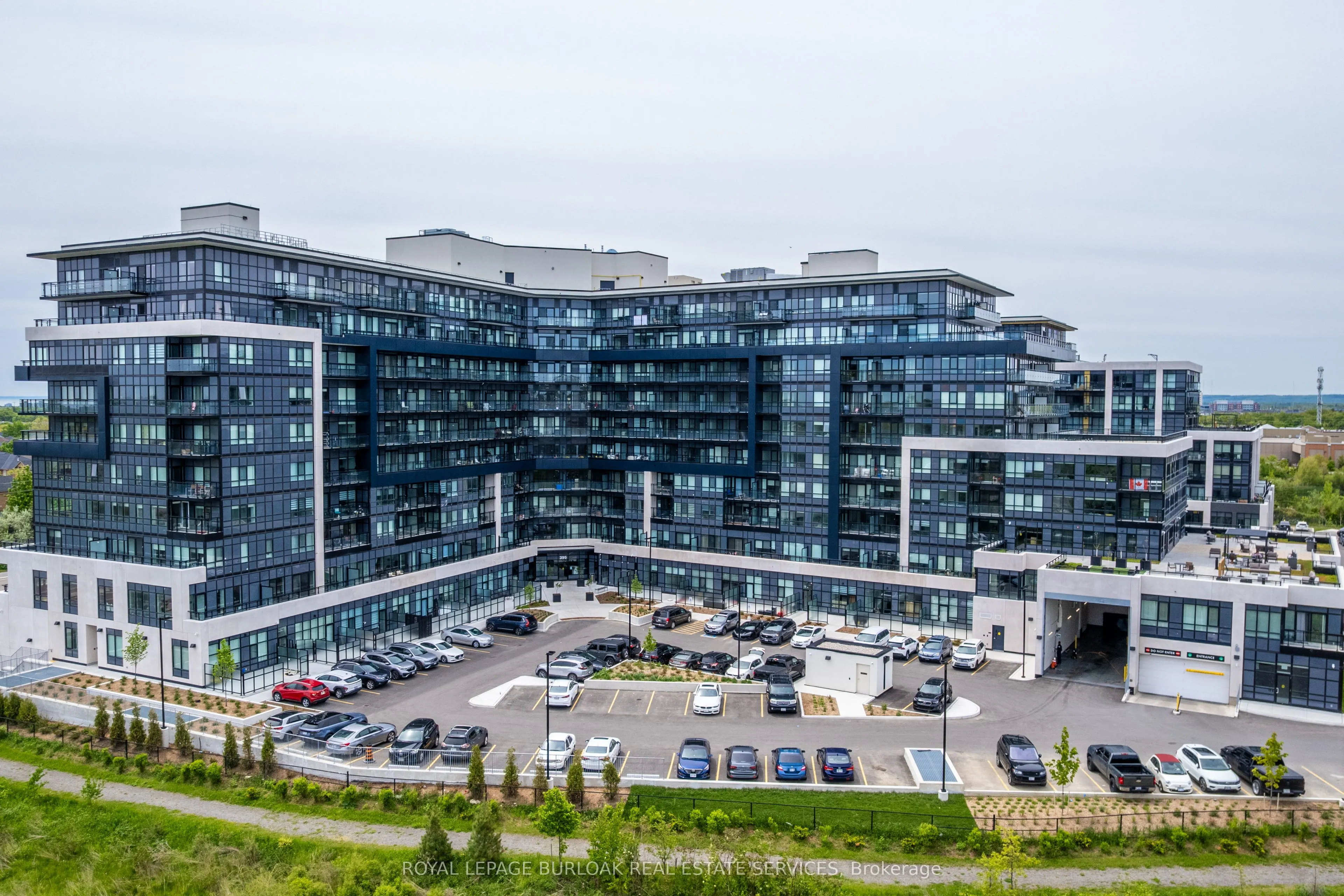 395 Dundas Street, #206