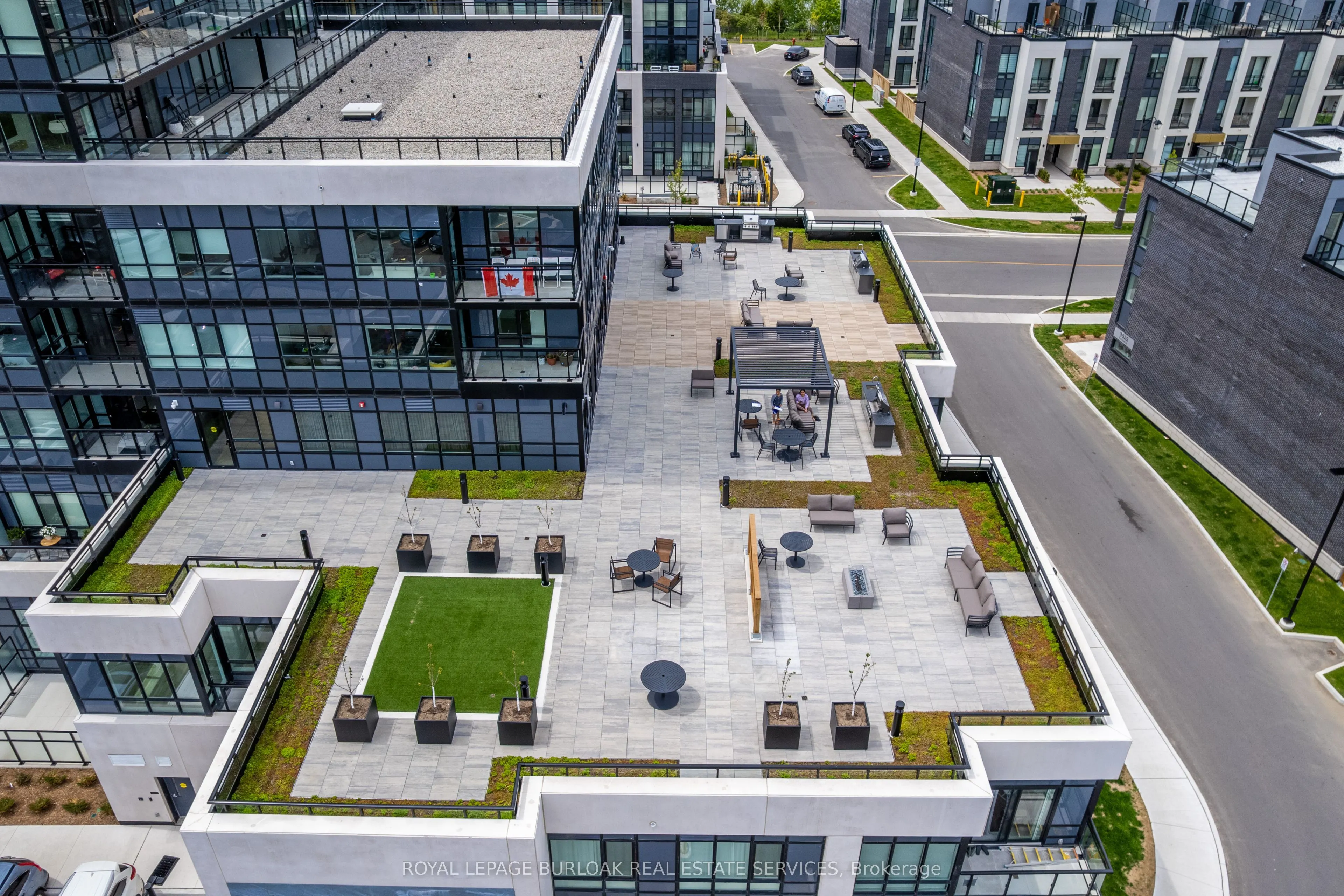 395 Dundas Street, #206