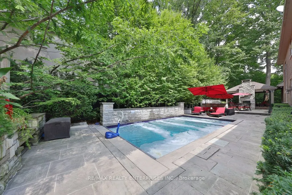 5047 Lakeshore Road