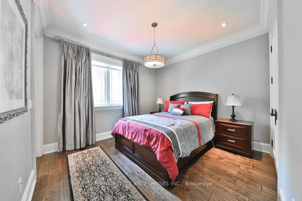 5047 Lakeshore Road