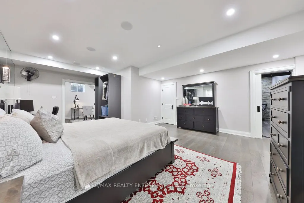 5047 Lakeshore Road