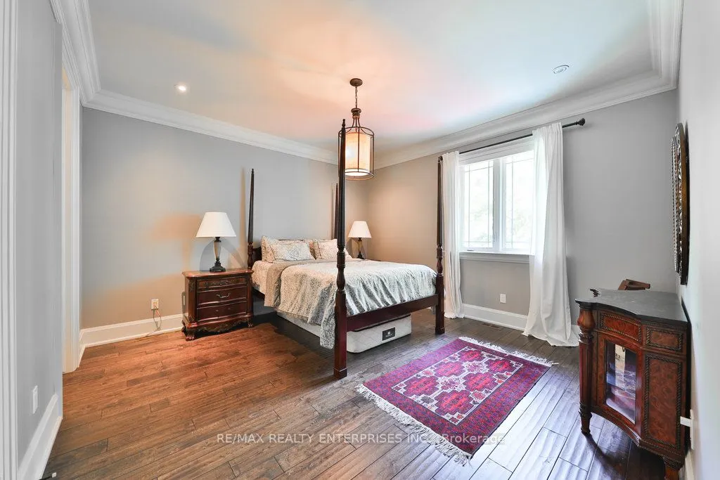 5047 Lakeshore Road