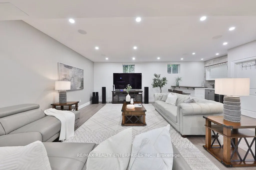 5047 Lakeshore Road