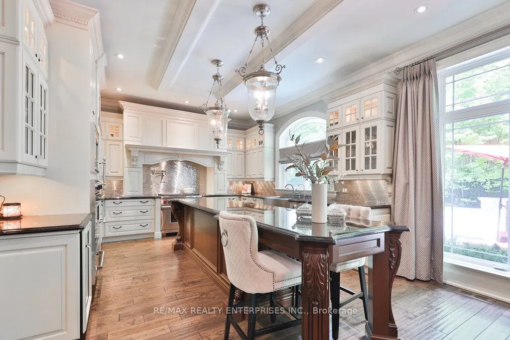 5047 Lakeshore Road