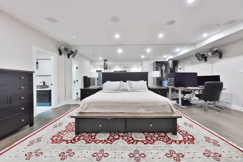 5047 Lakeshore Road