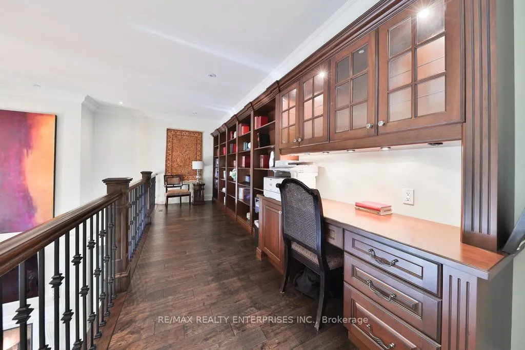 5047 Lakeshore Road