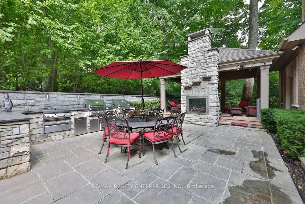5047 Lakeshore Road