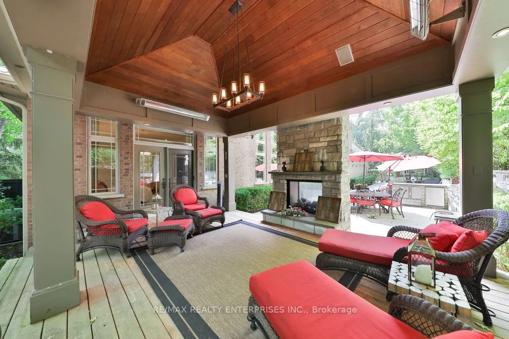 5047 Lakeshore Road