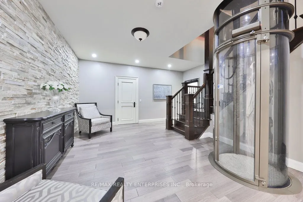 5047 Lakeshore Road