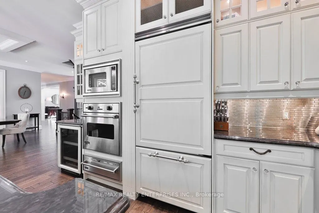 5047 Lakeshore Road