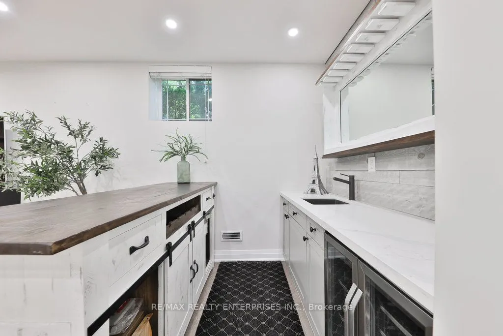 5047 Lakeshore Road