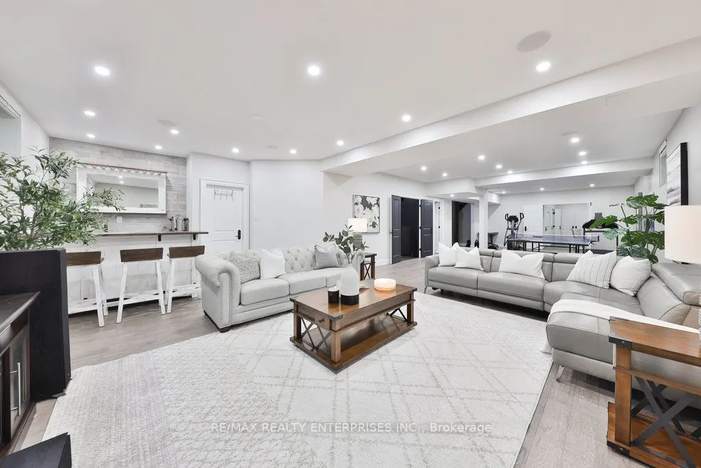 5047 Lakeshore Road