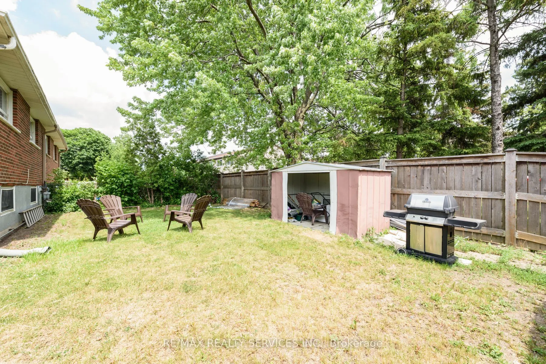 41 Manitou Crescent N