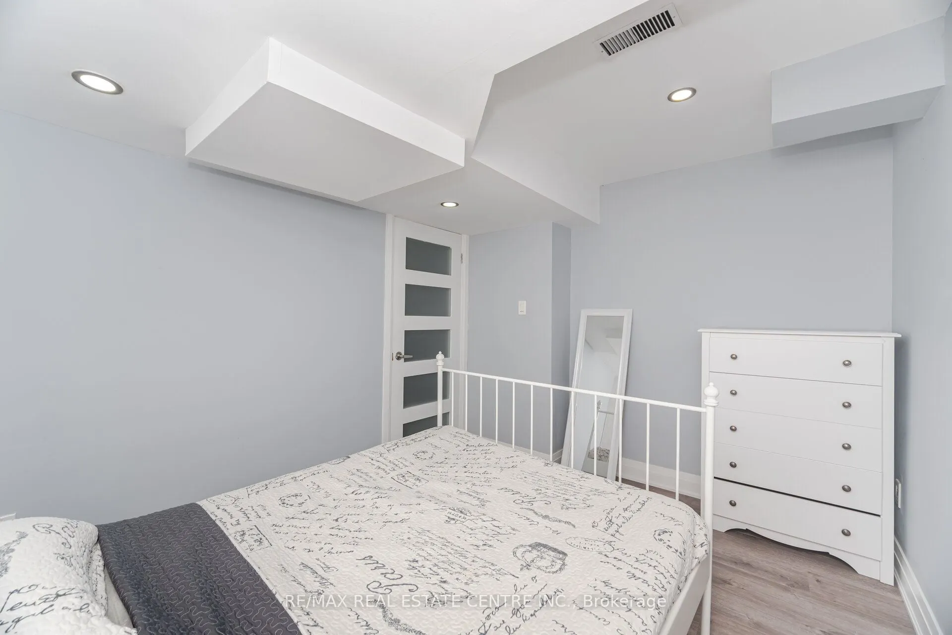 8 Duffield Road