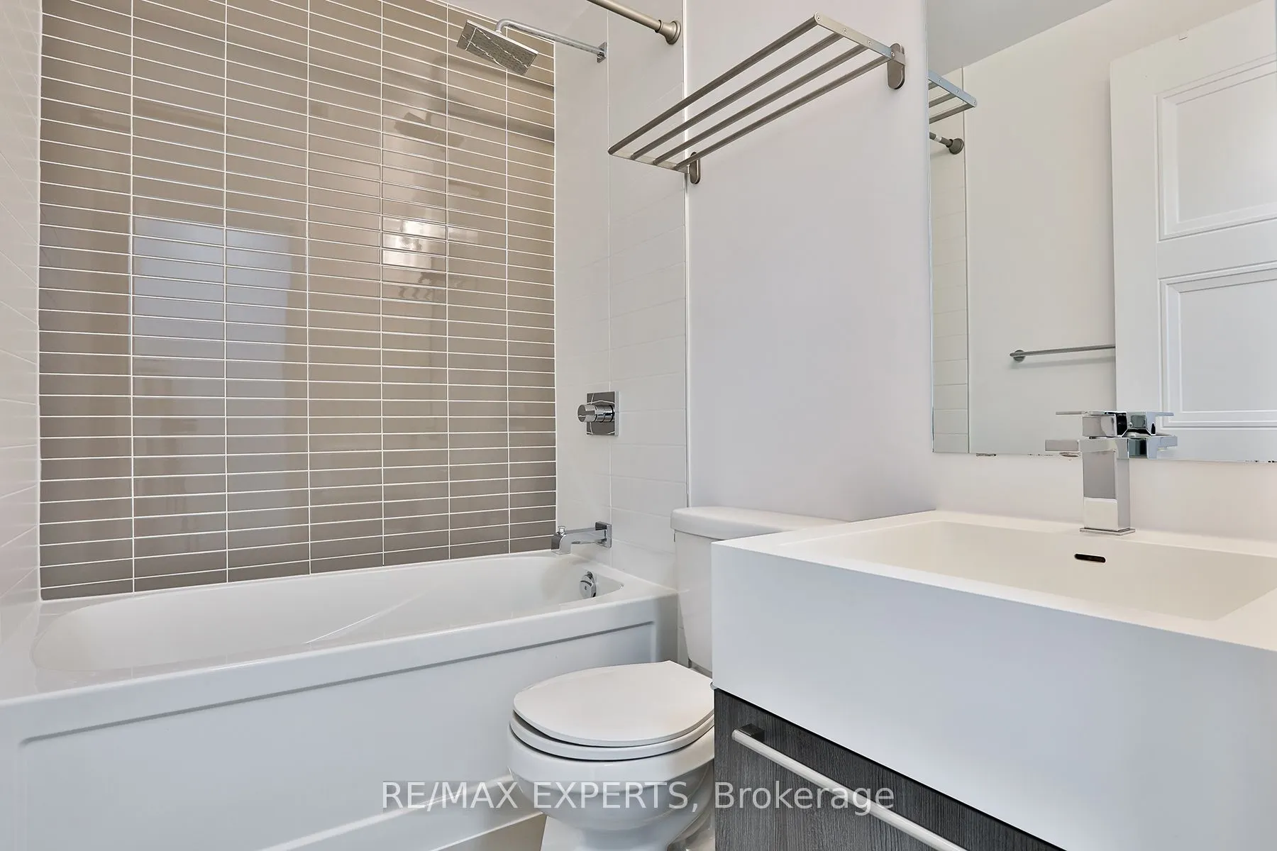 25 Neighbourhood Lane, #603