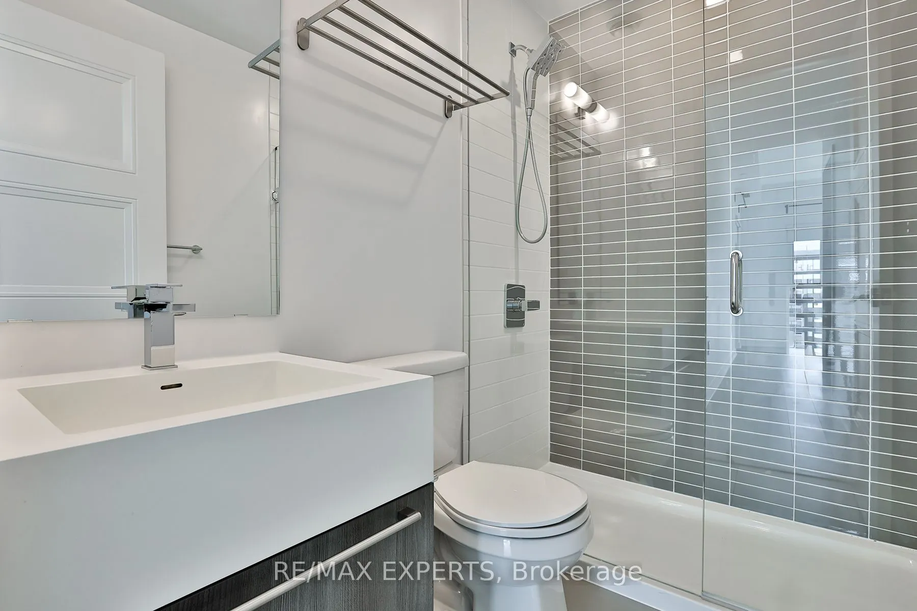 25 Neighbourhood Lane, #603