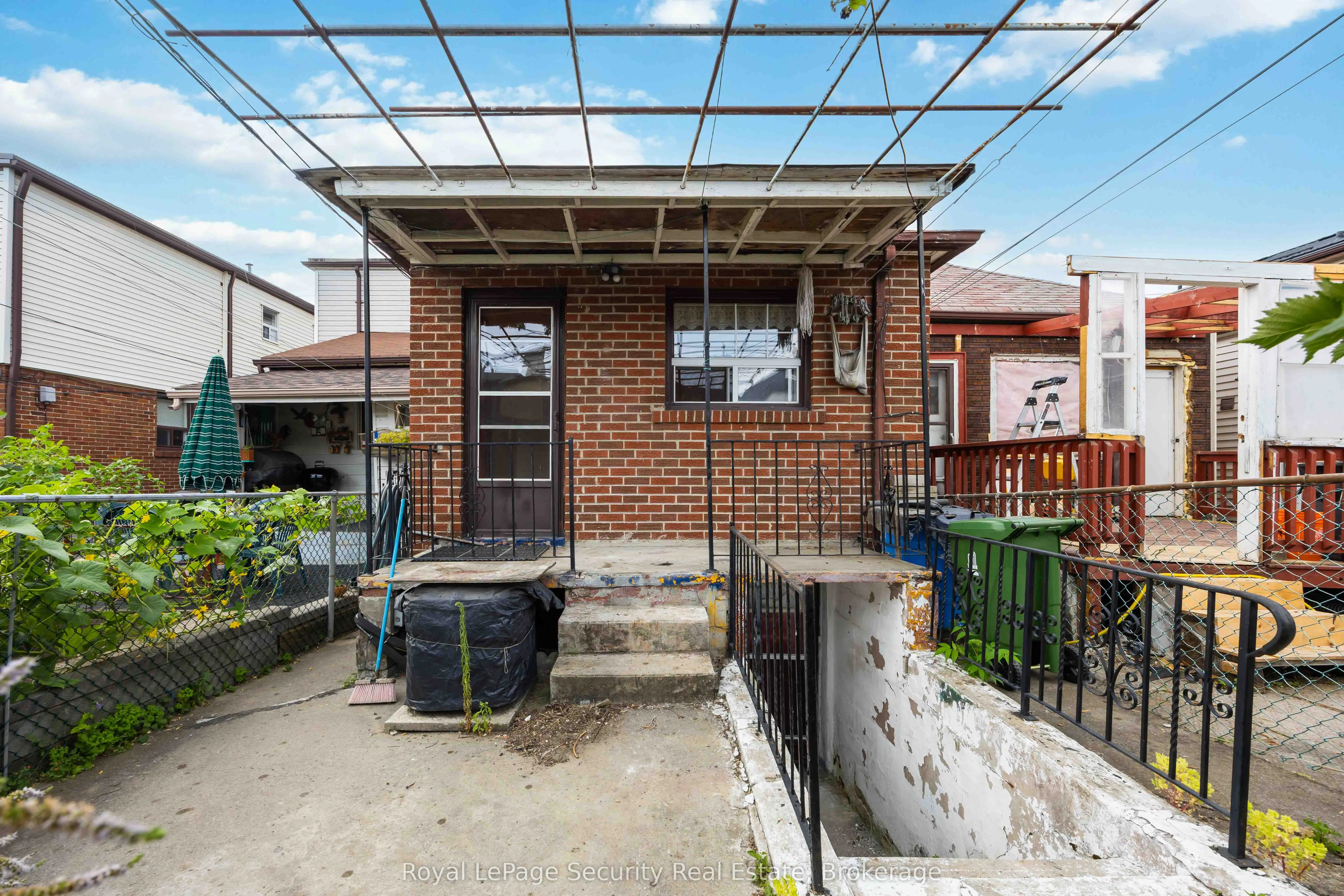 309 Silverthorn Avenue