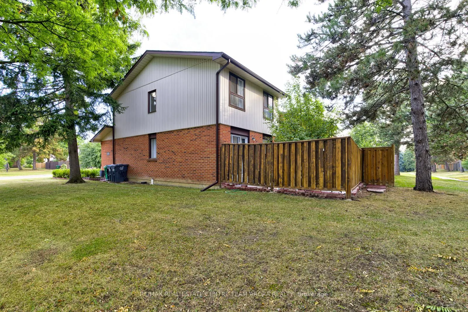 90 Dawson Crescent, #90