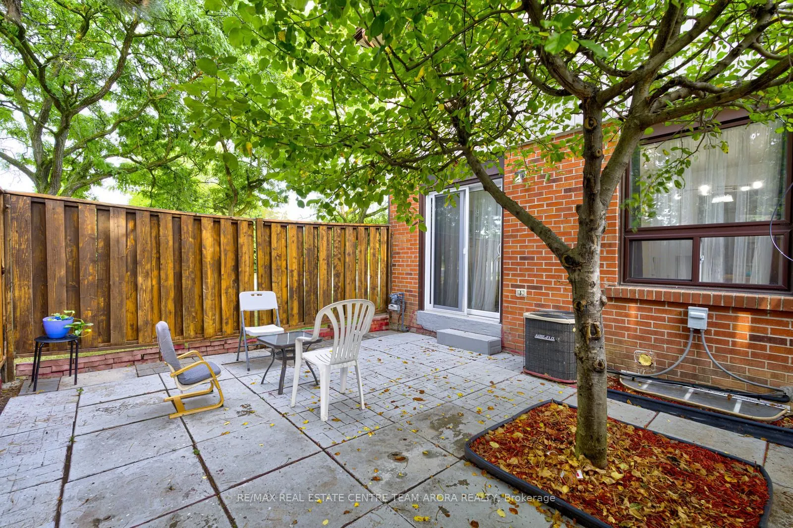 90 Dawson Crescent, #90