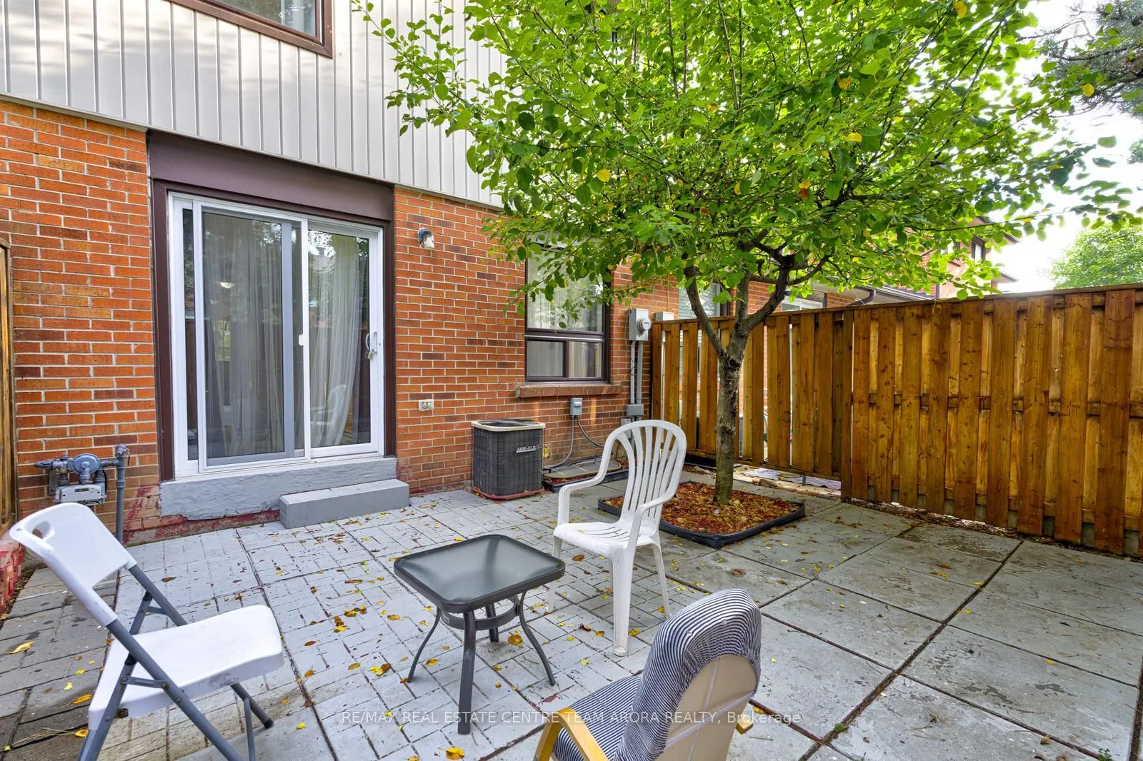 90 Dawson Crescent, #90