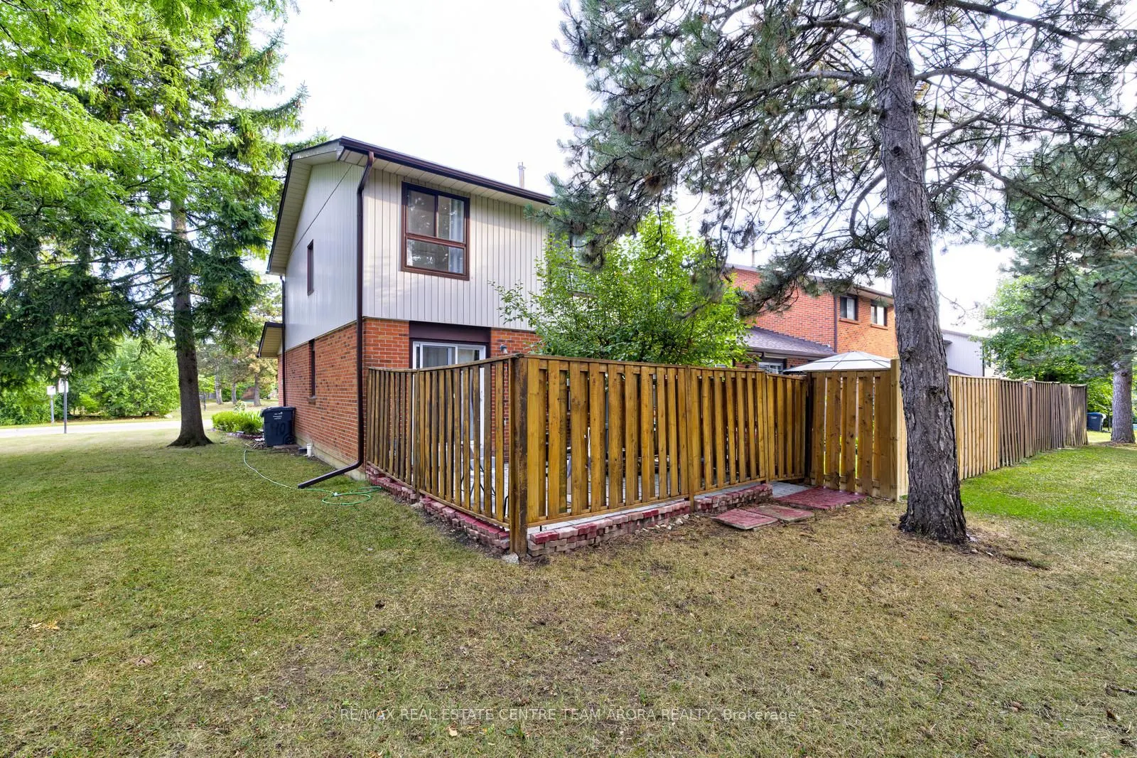 90 Dawson Crescent, #90