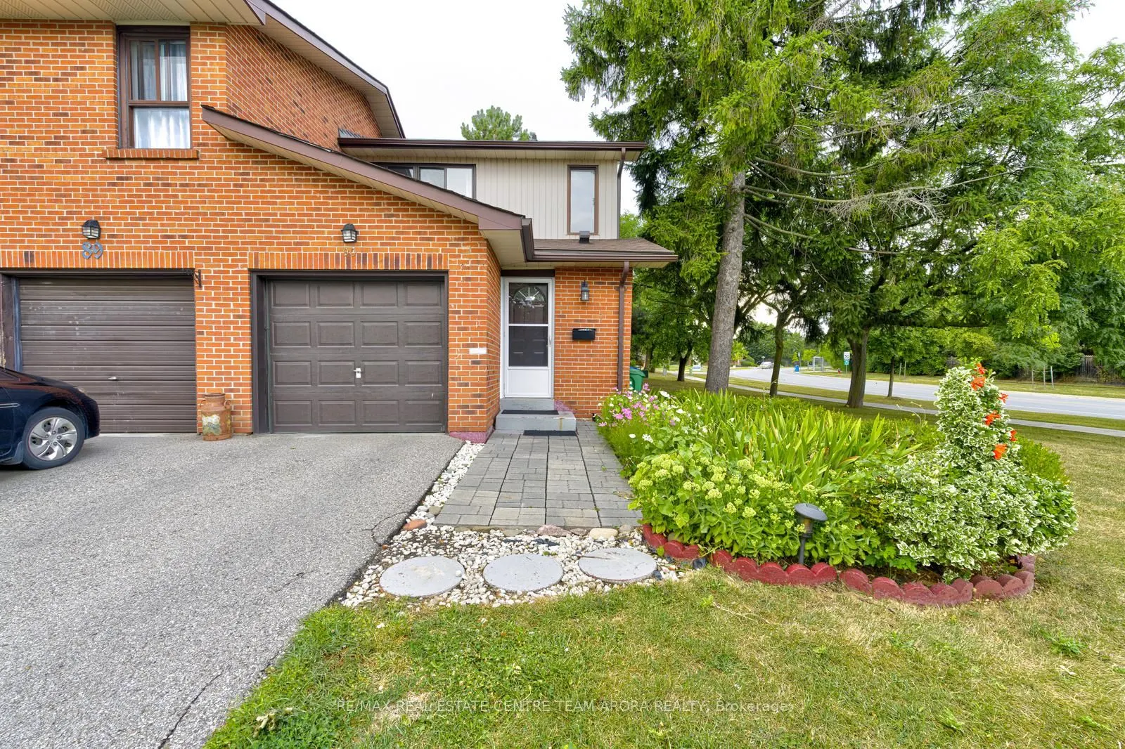 90 Dawson Crescent, #90