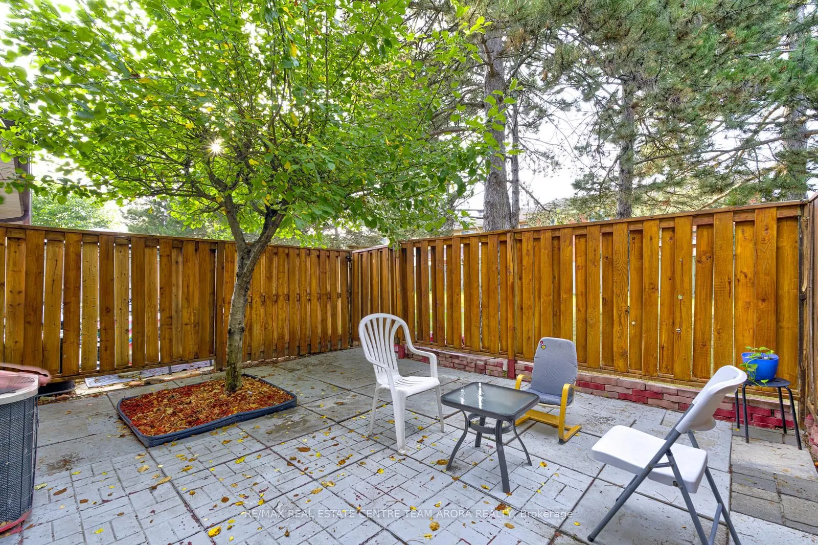 90 Dawson Crescent, #90