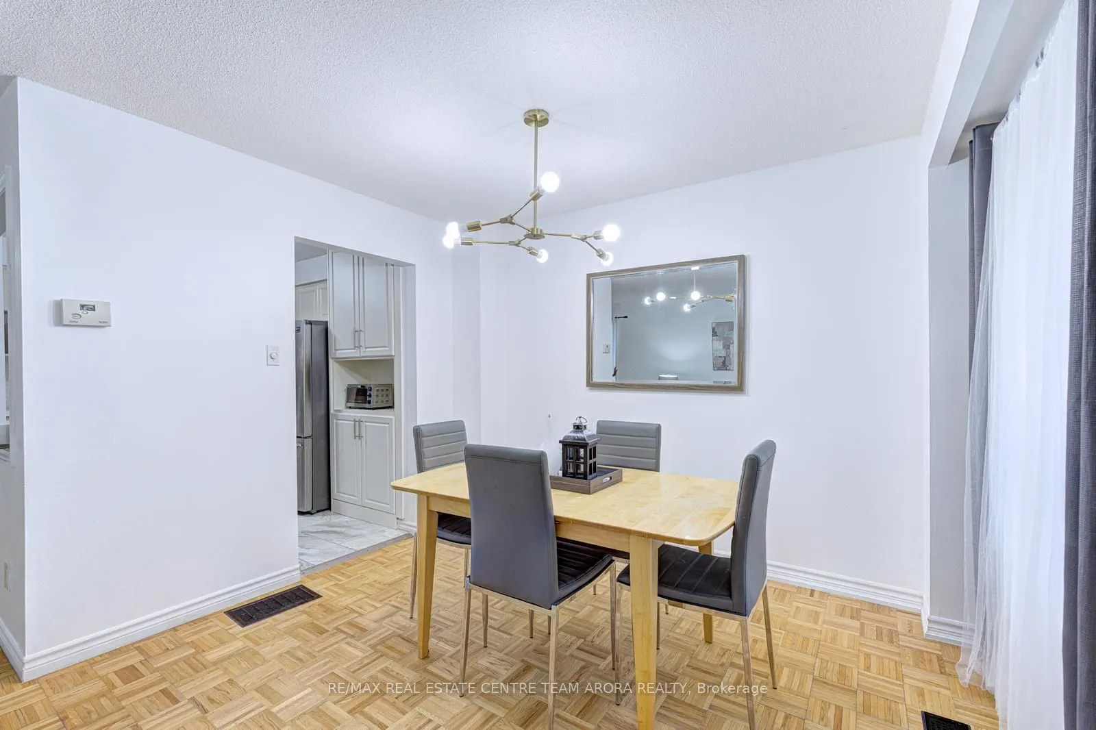 90 Dawson Crescent, #90