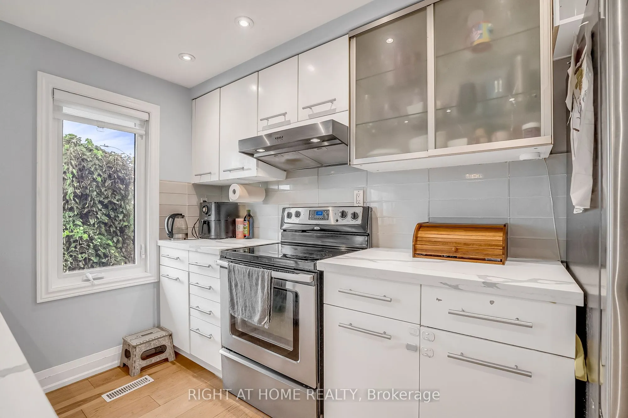 6824 Avila Road