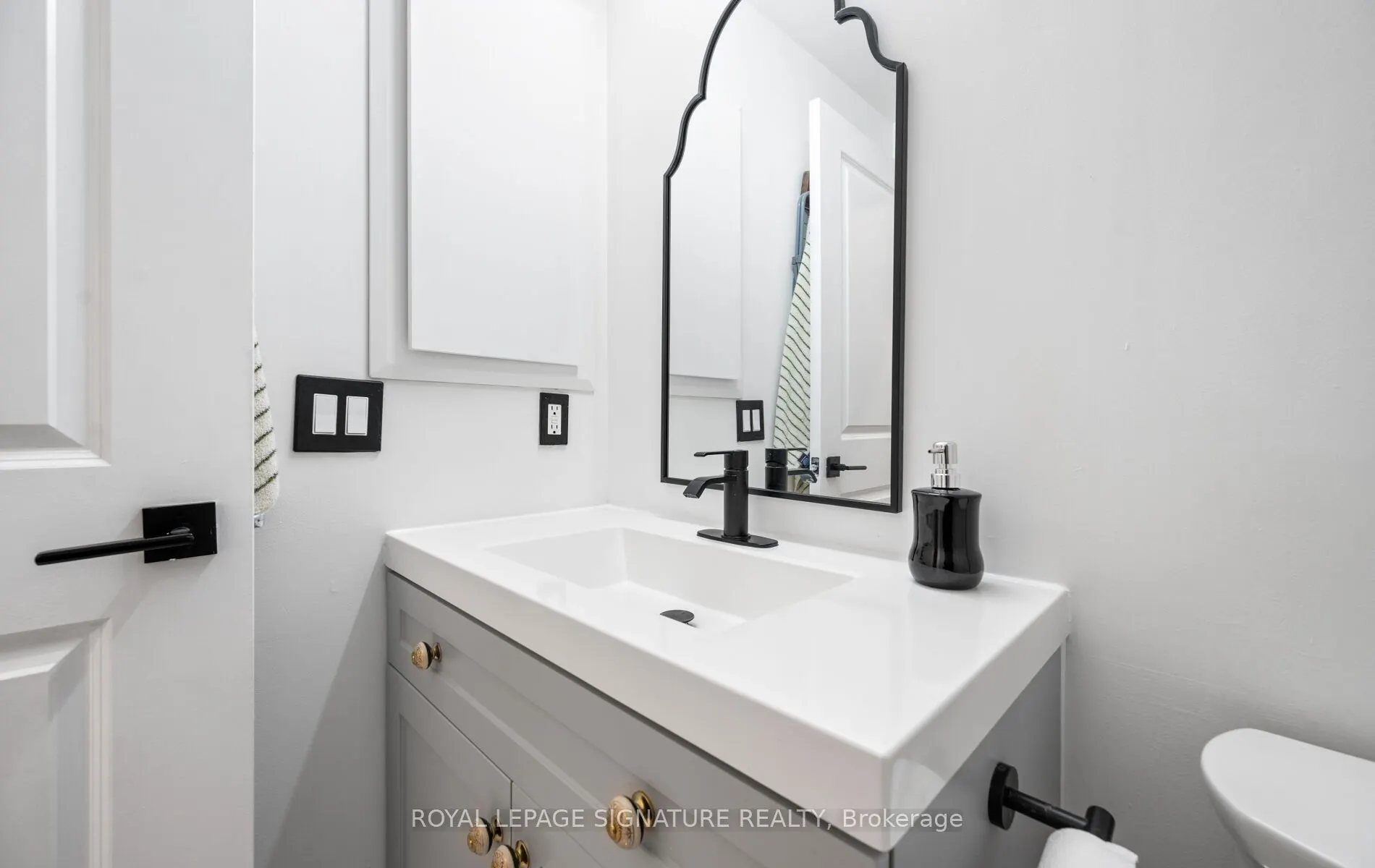 80 Absolute Avenue, #104