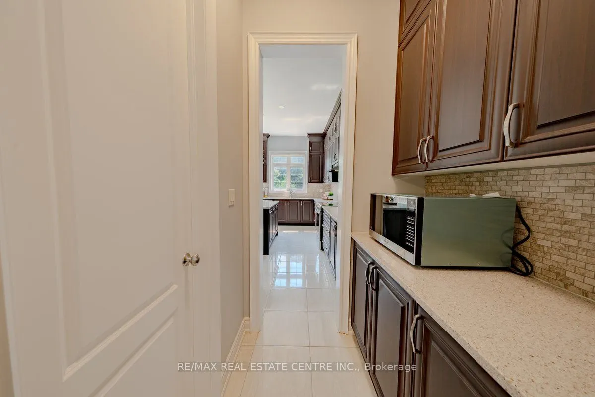 22 Malaspina Close N