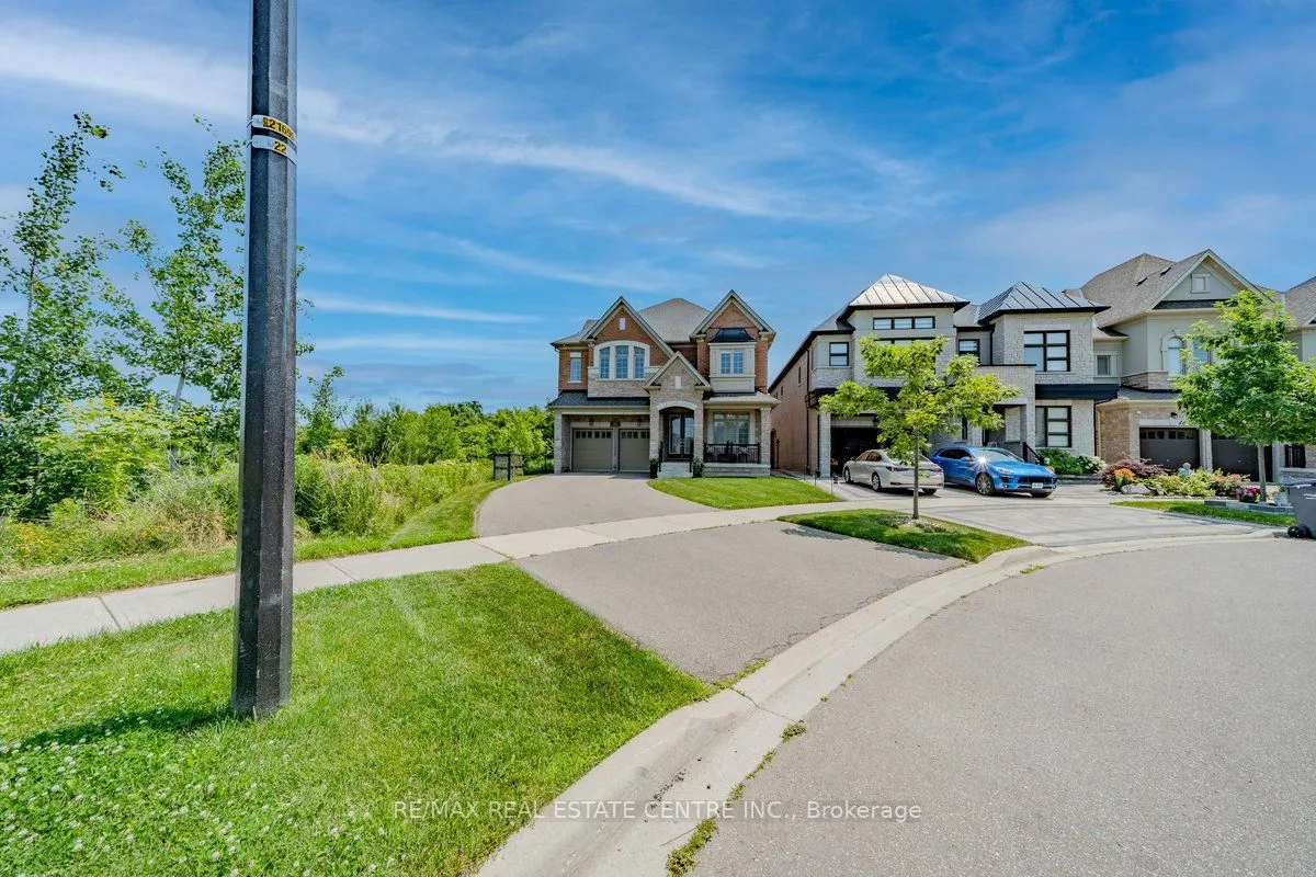 22 Malaspina Close N