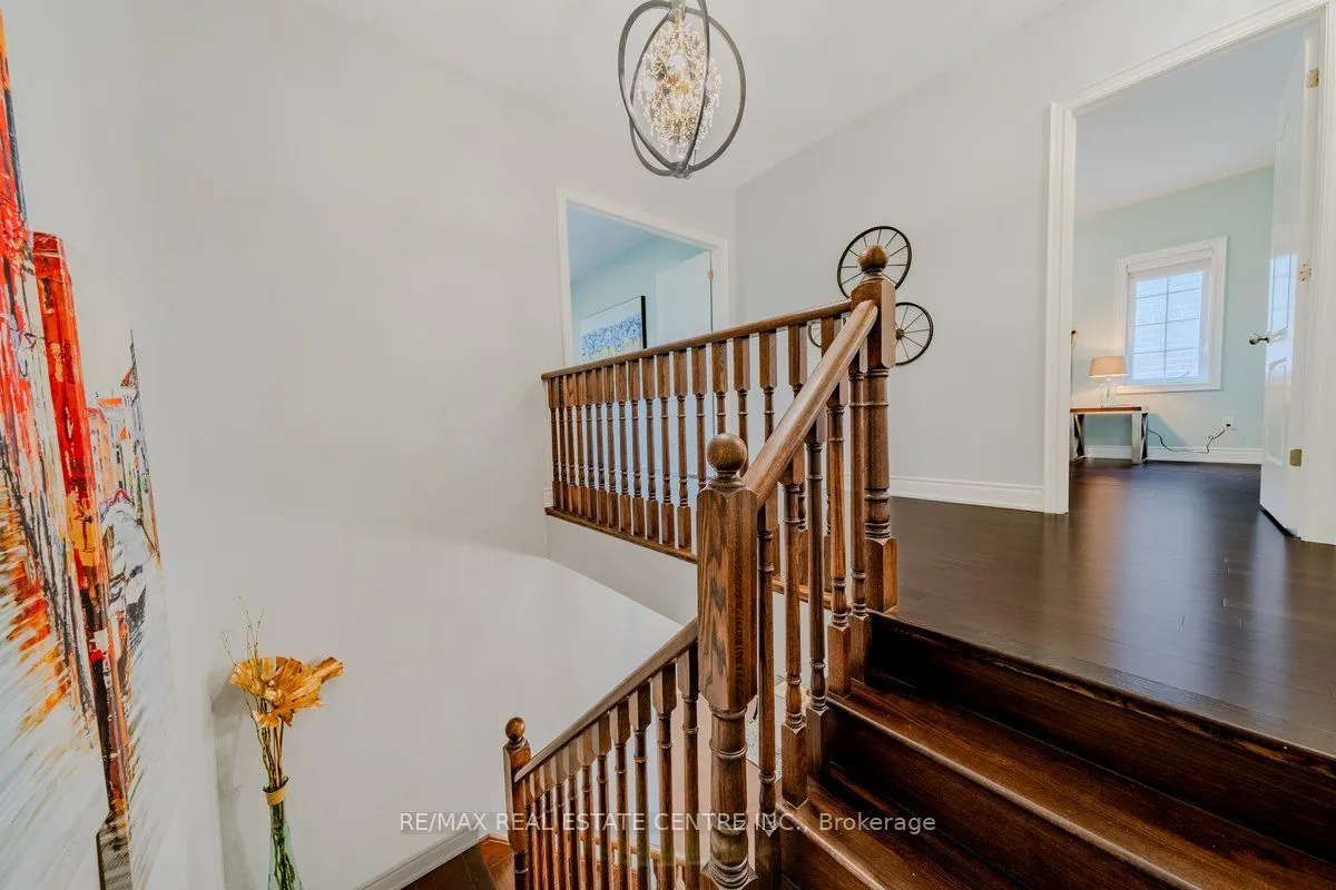 22 Malaspina Close N