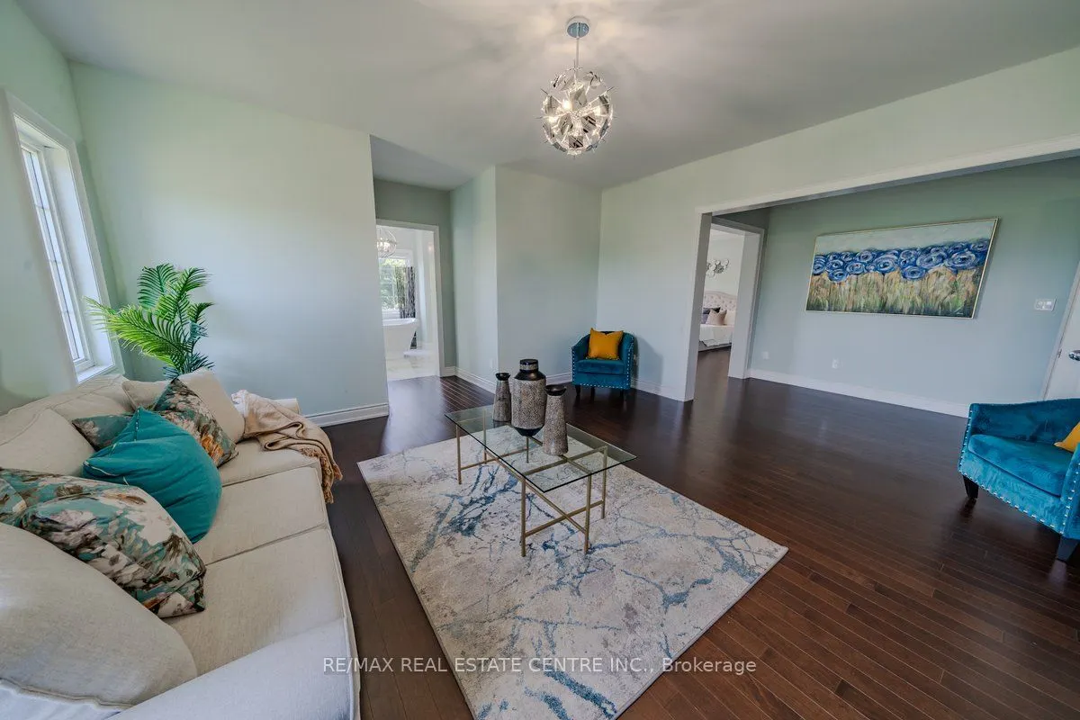 22 Malaspina Close N