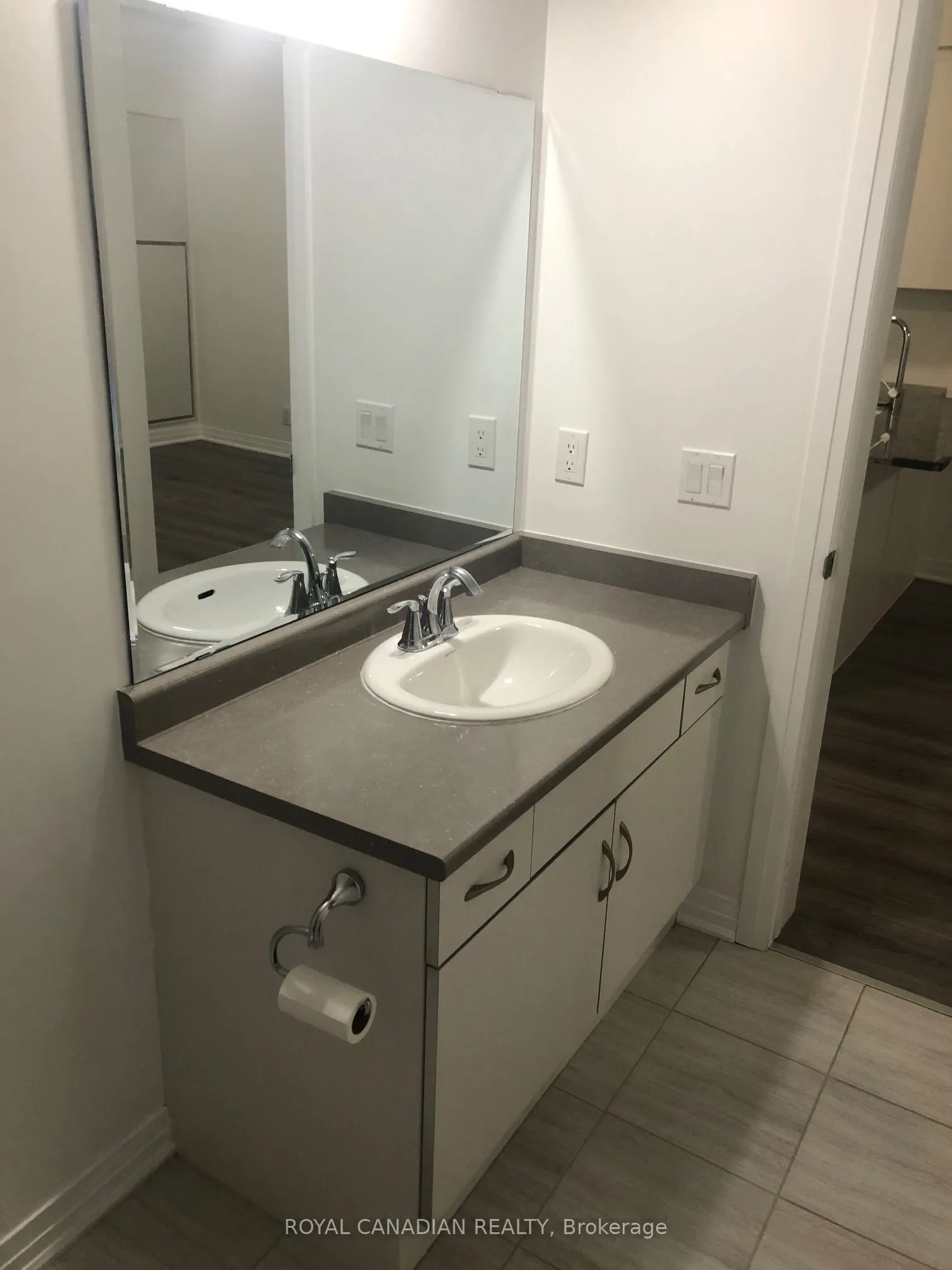 128 Grovewood Common, #206