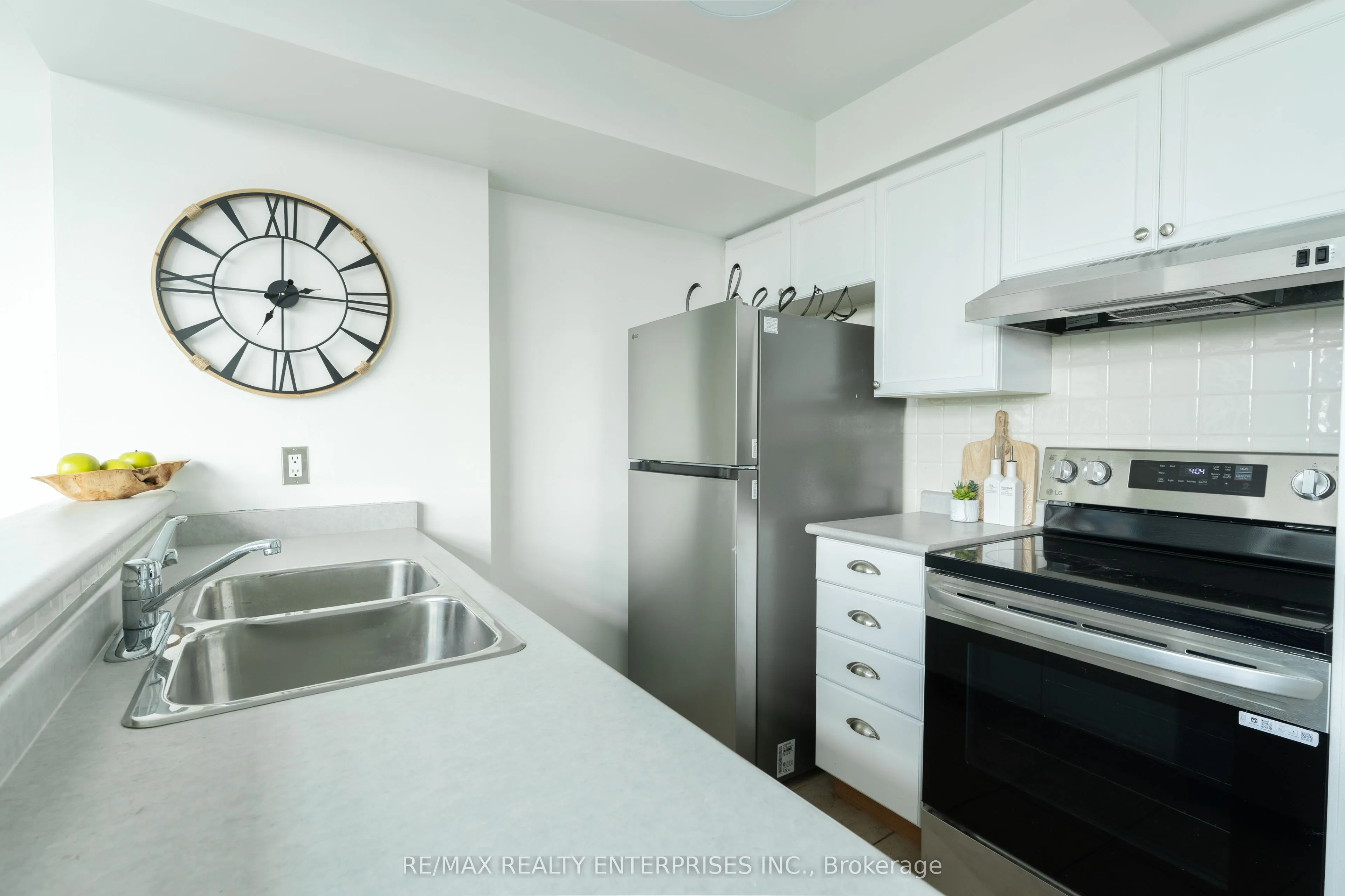 200 Manitoba Street, #333