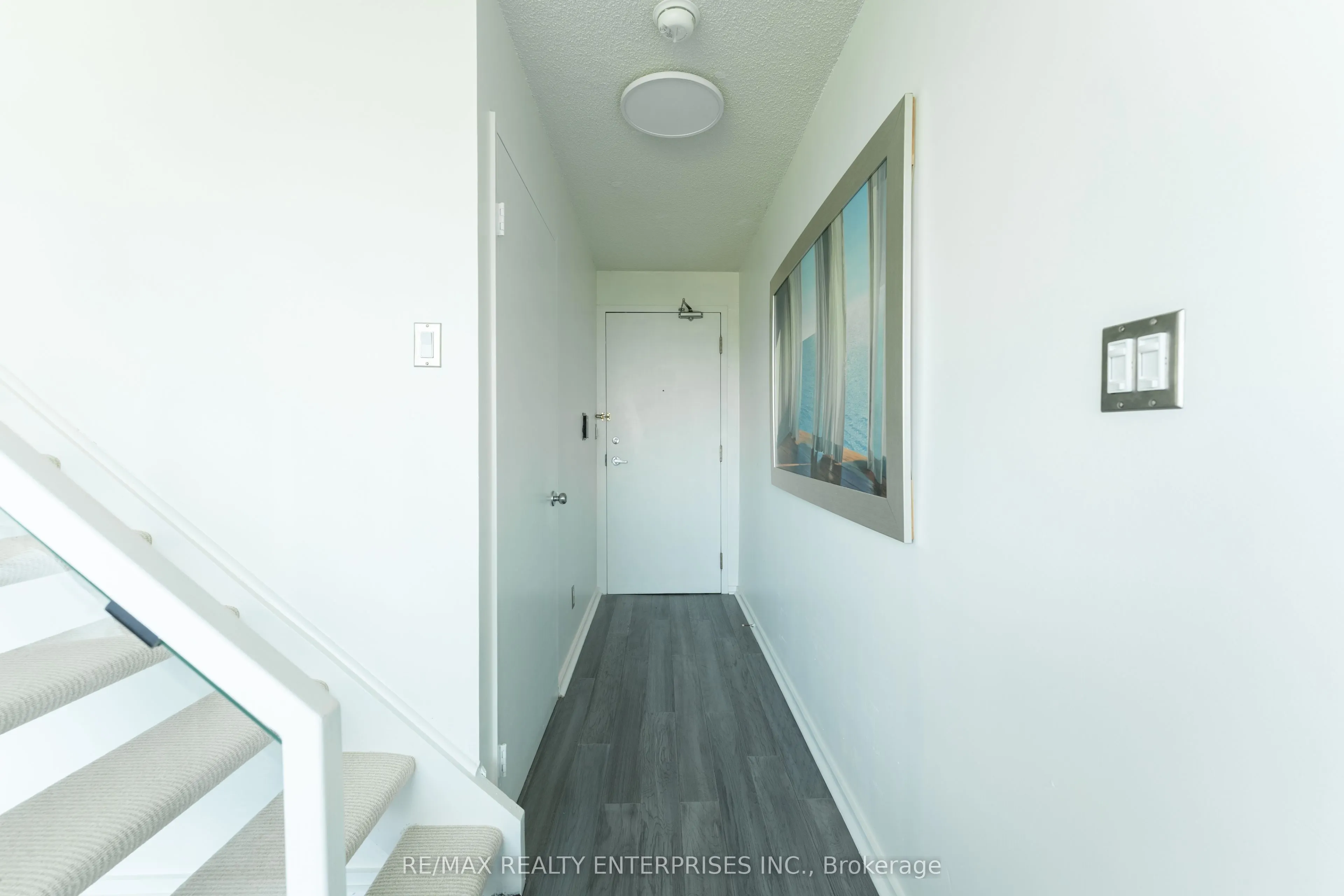 200 Manitoba Street, #333