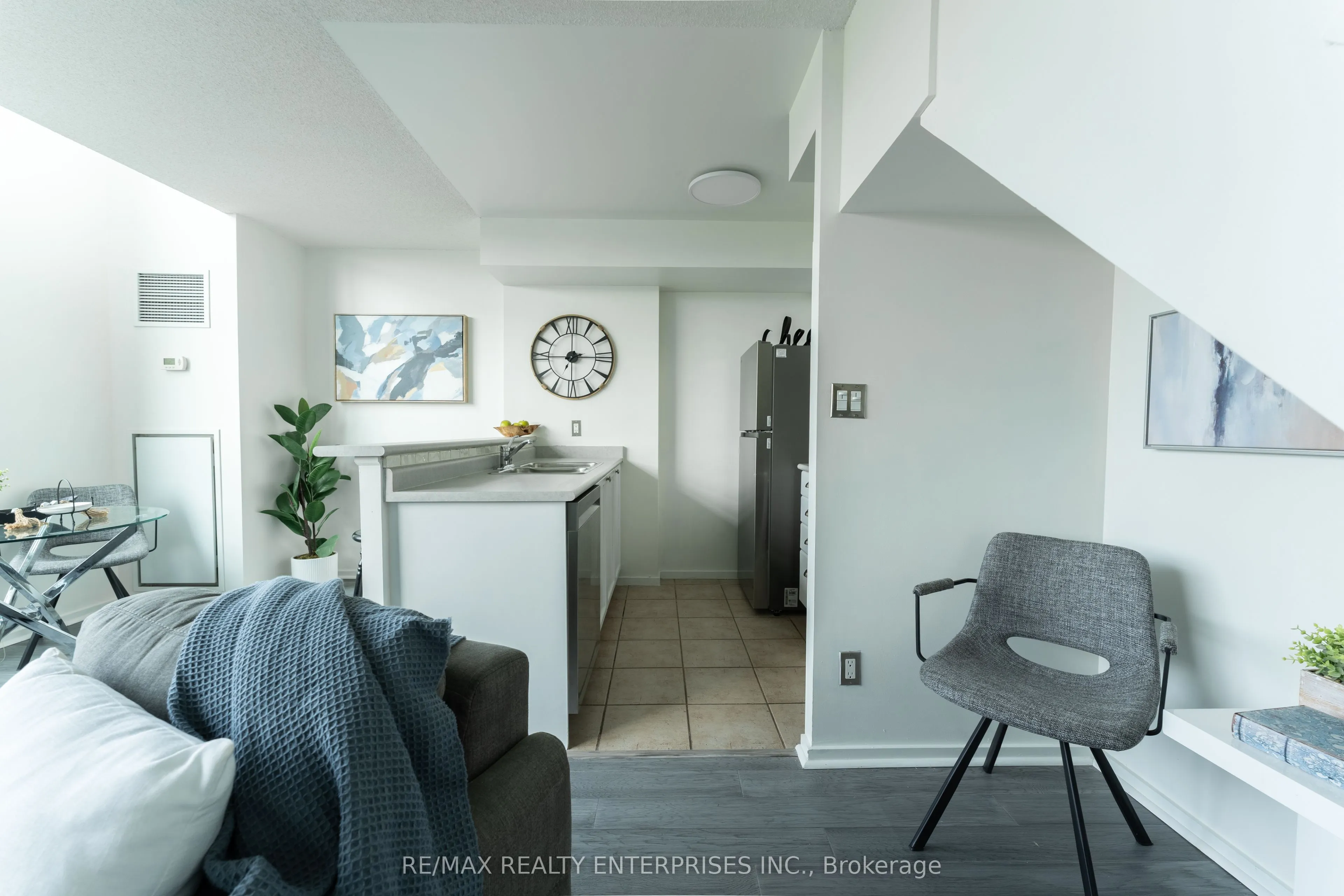 200 Manitoba Street, #333