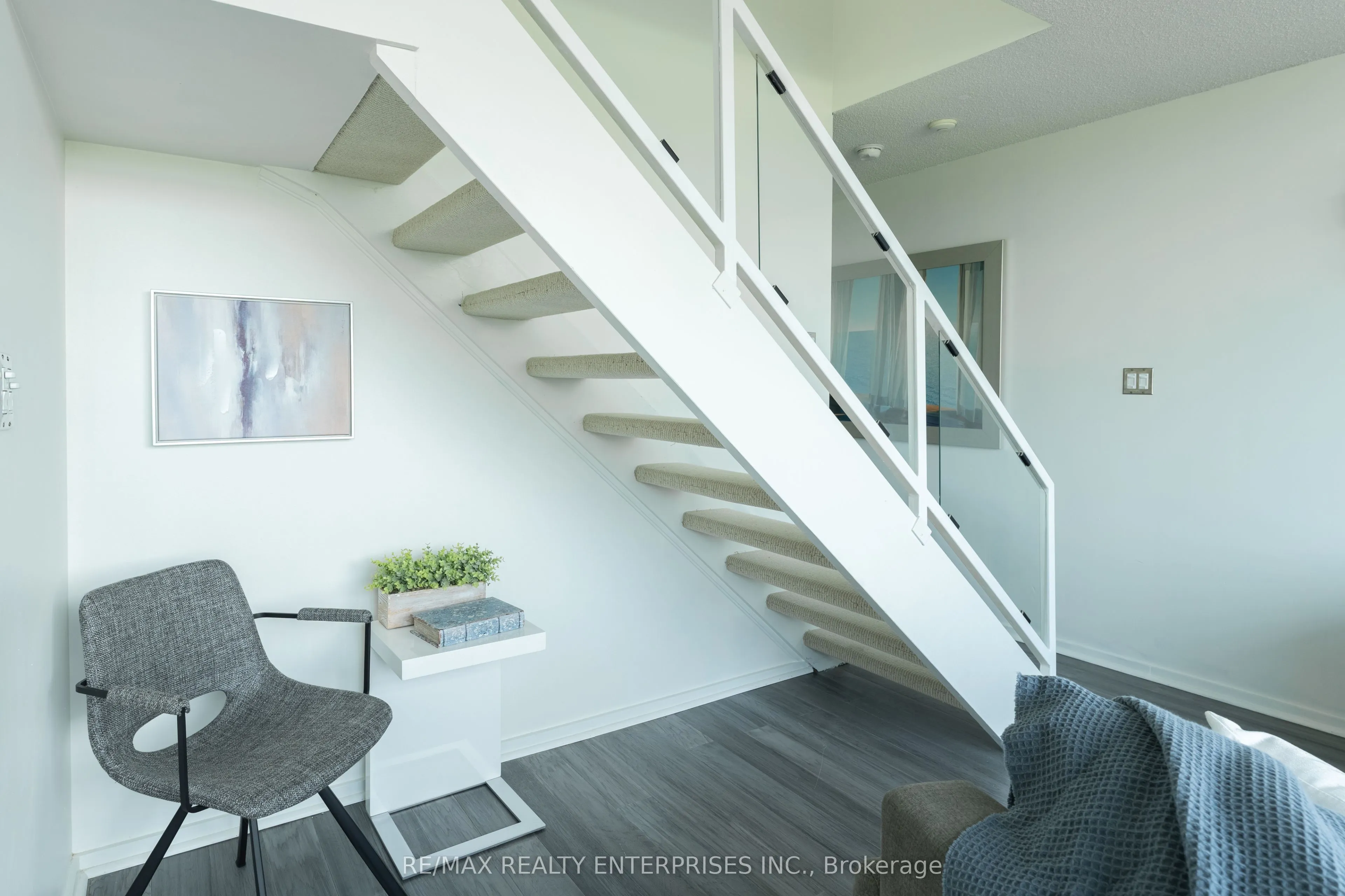 200 Manitoba Street, #333