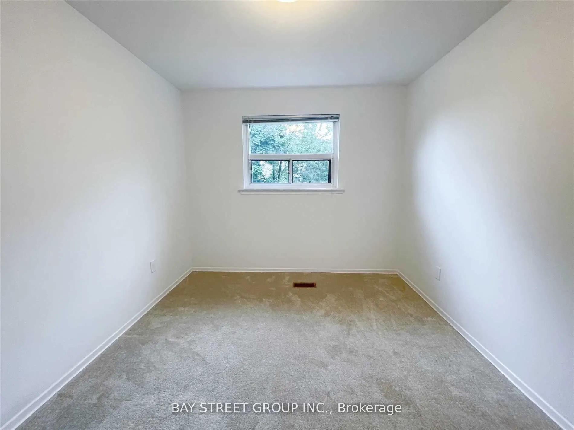 841 Consort Crescent