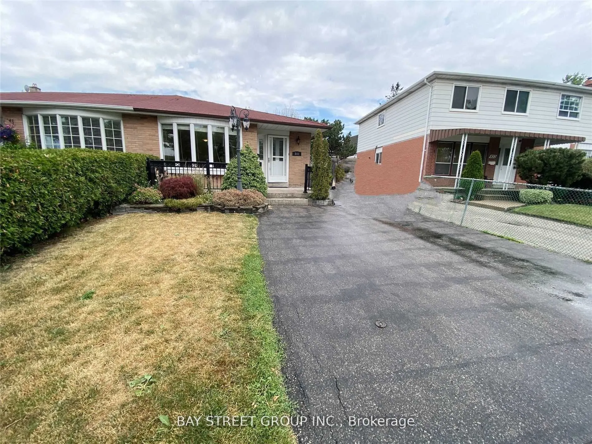 841 Consort Crescent
