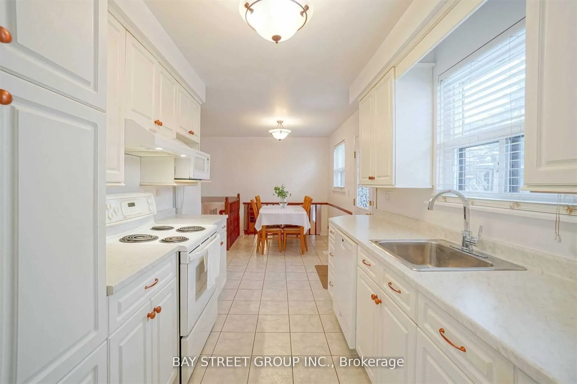 841 Consort Crescent