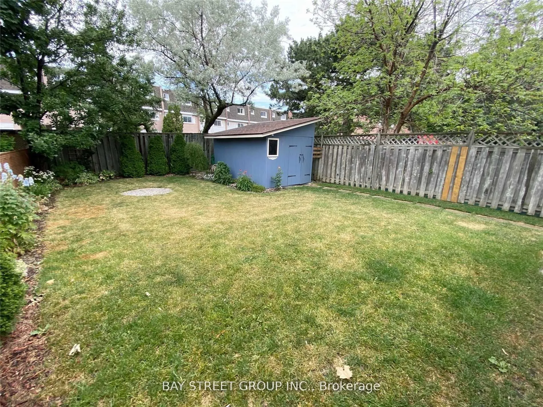 841 Consort Crescent