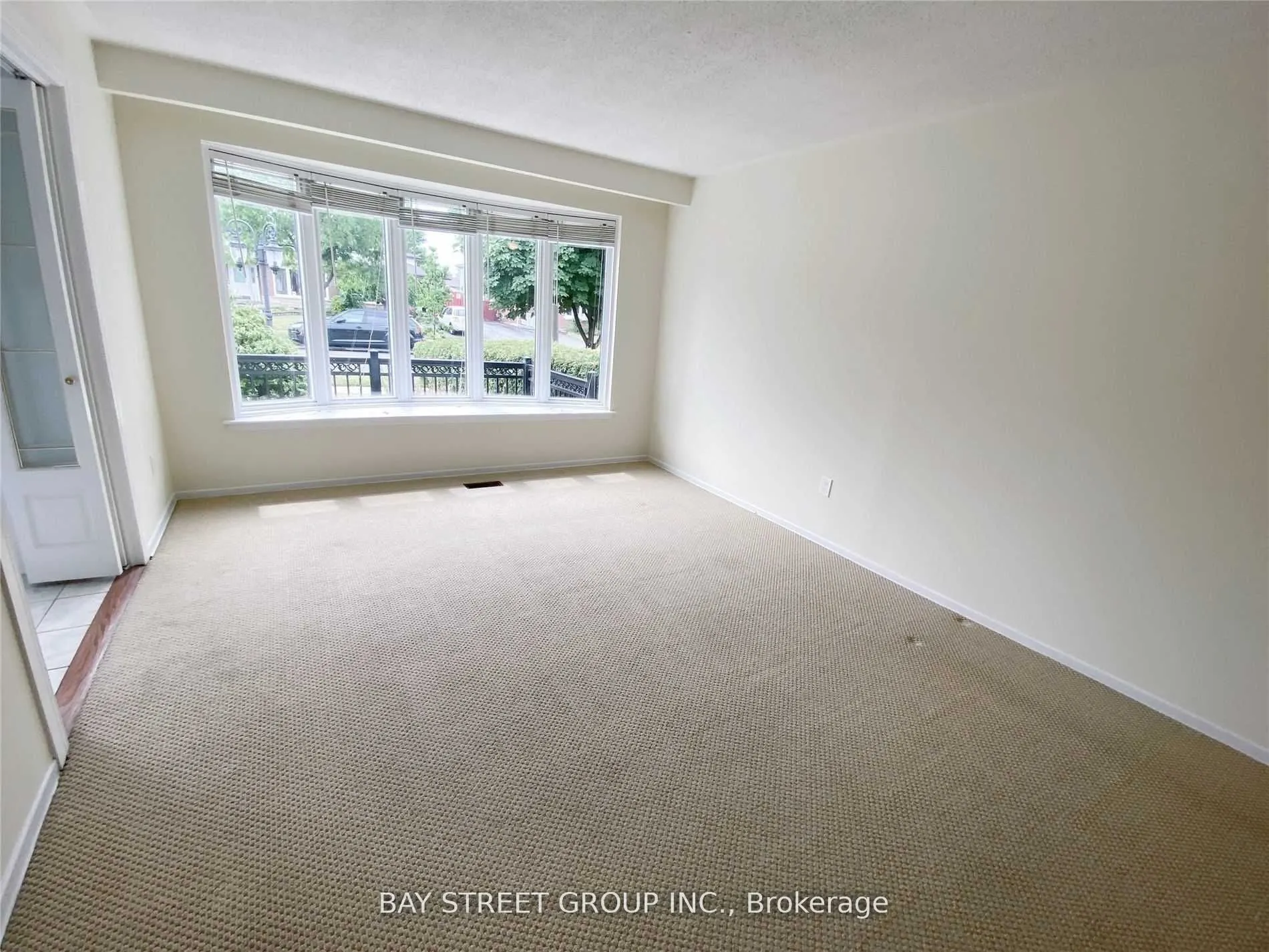 841 Consort Crescent