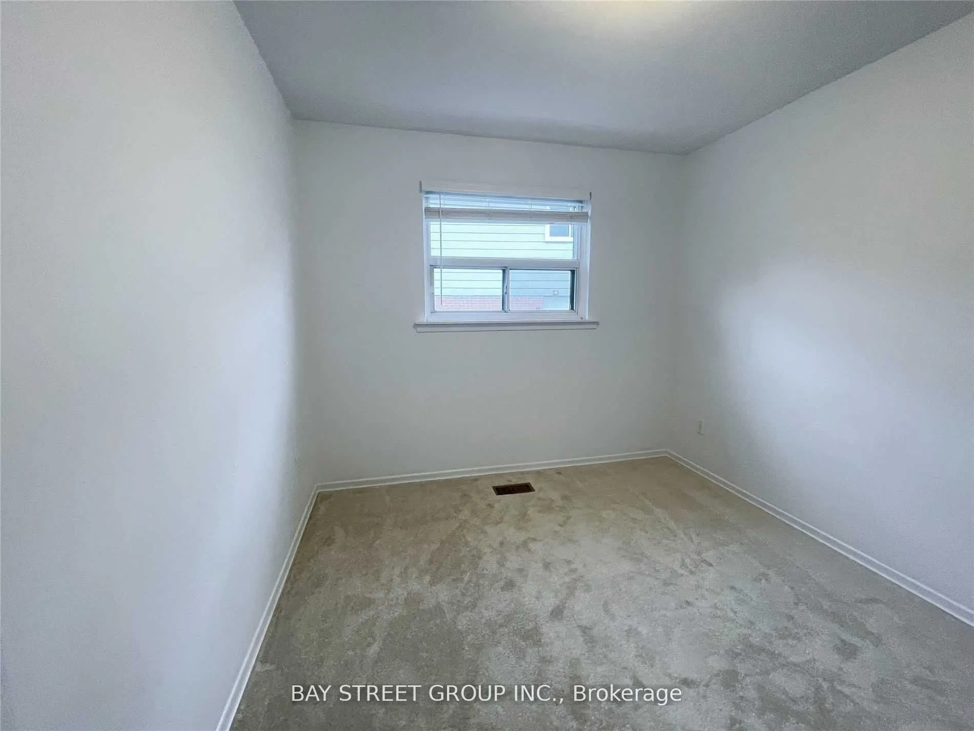 841 Consort Crescent