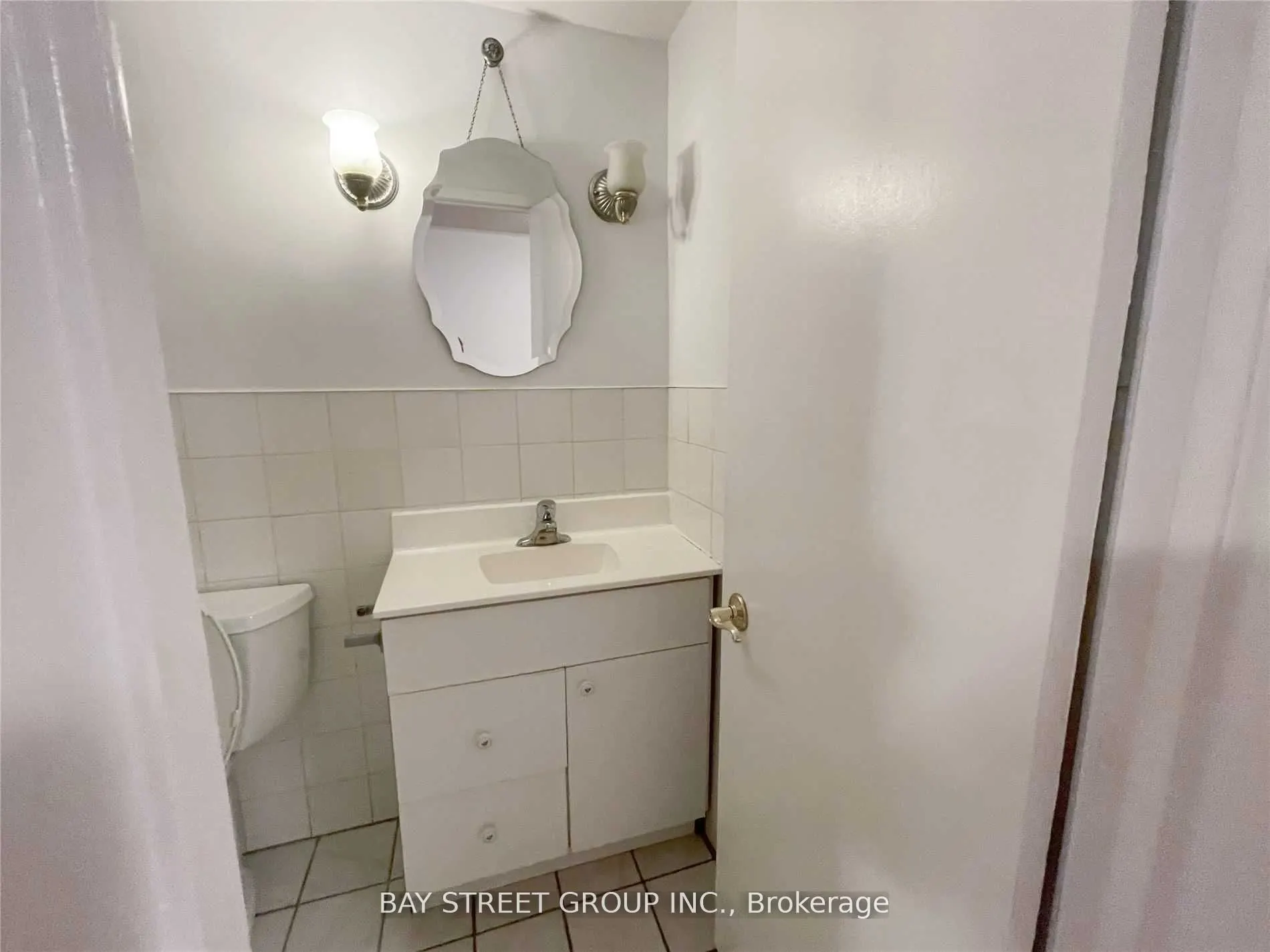 841 Consort Crescent