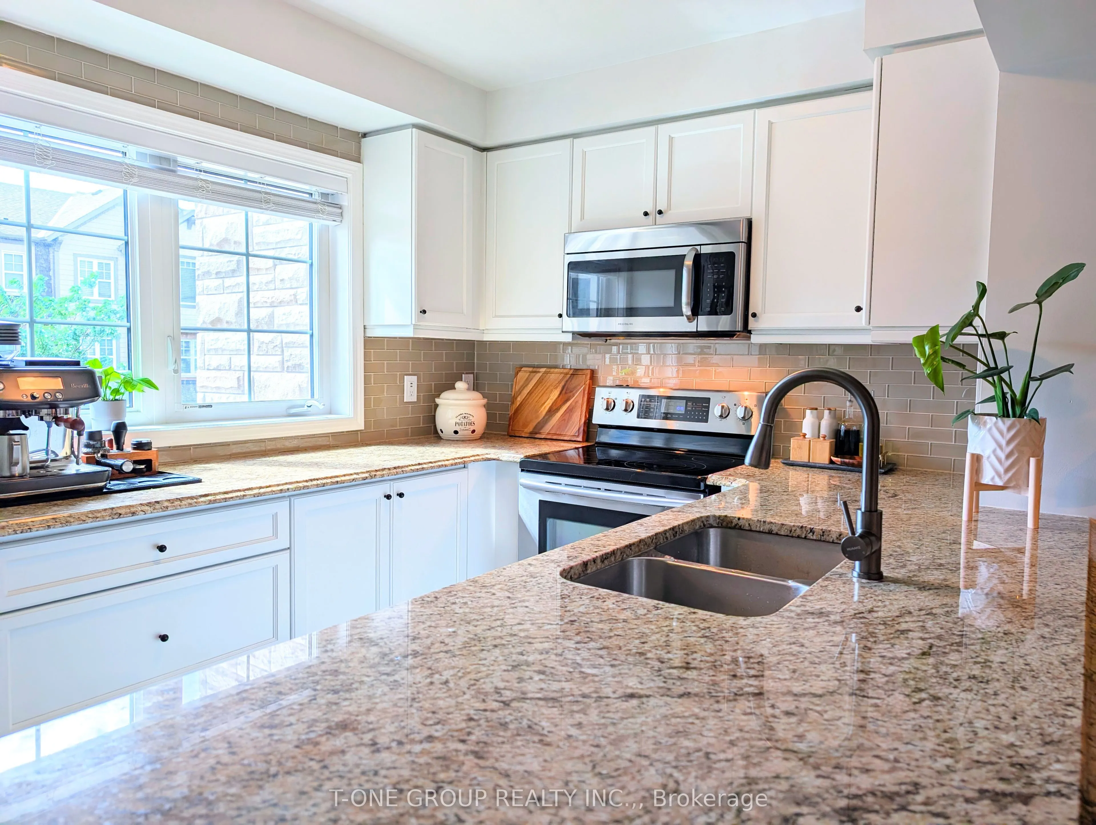 301 ELLEN DAVIDSON Drive