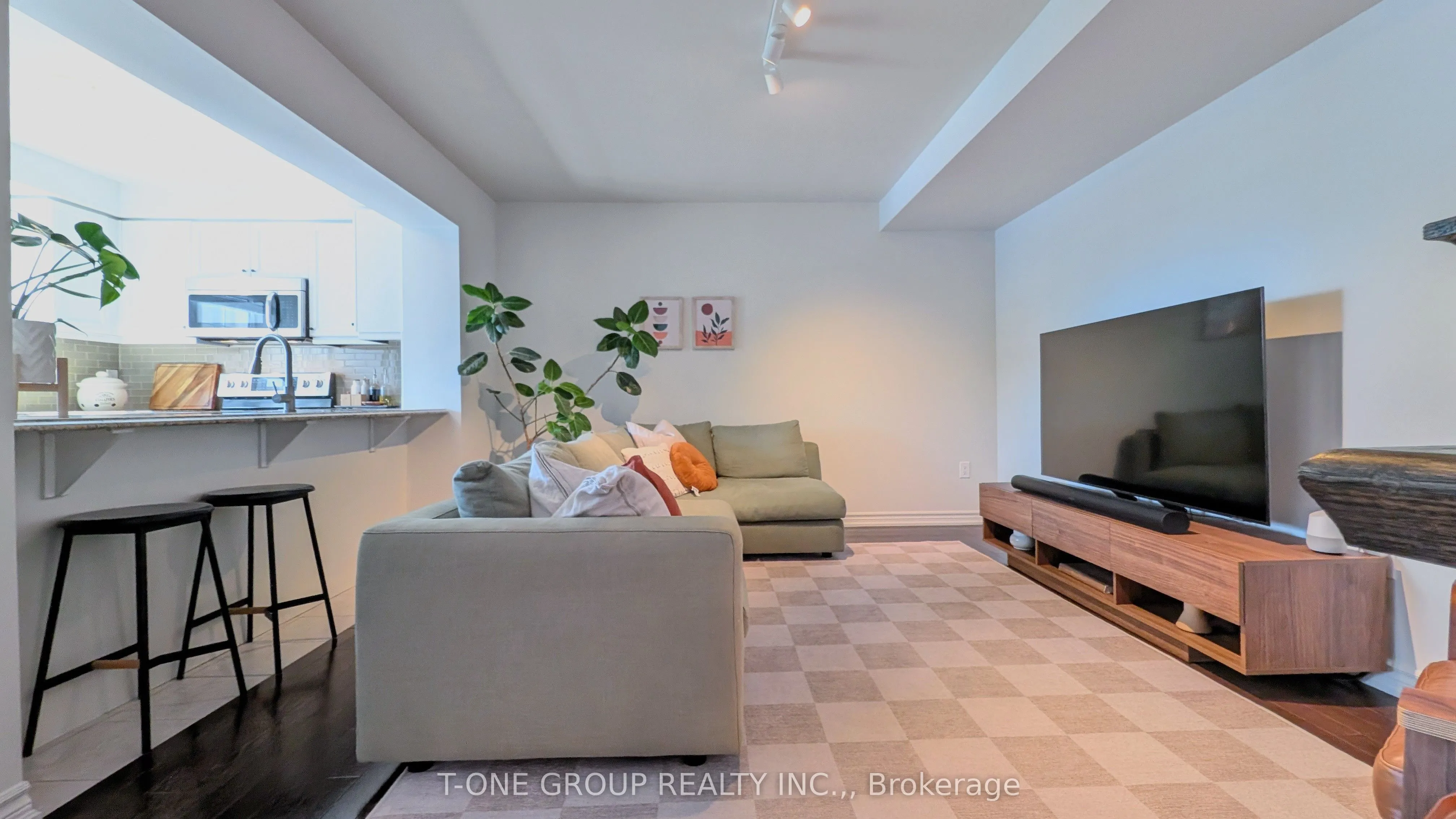 301 ELLEN DAVIDSON Drive
