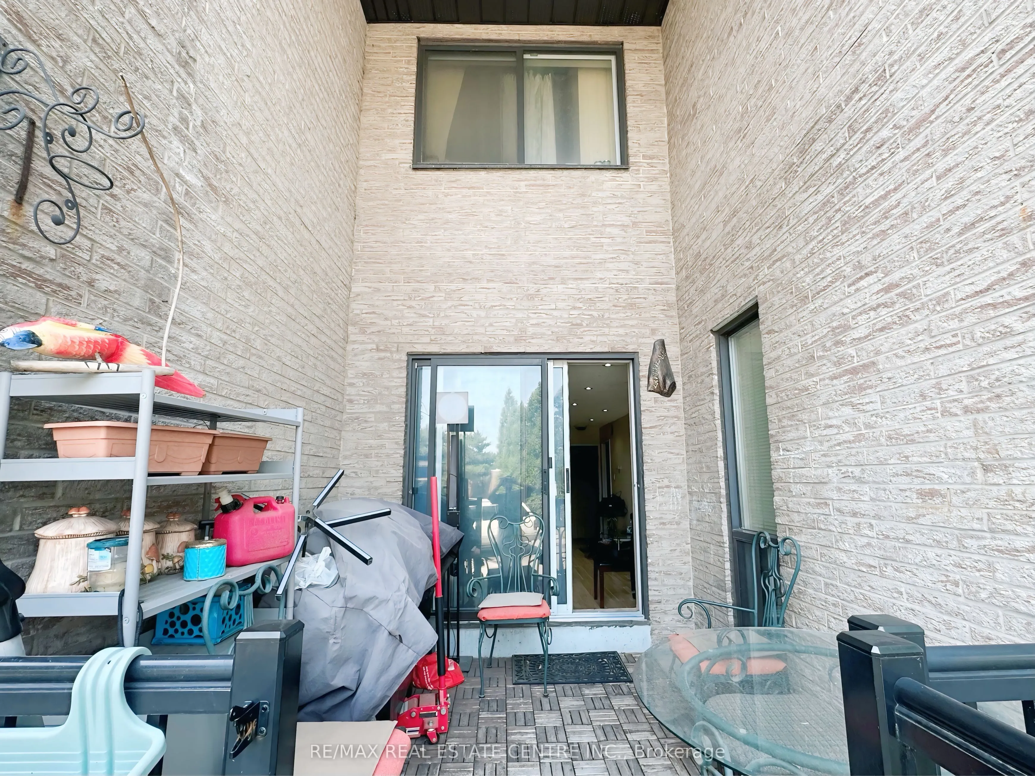 2095 Roche Court, #111