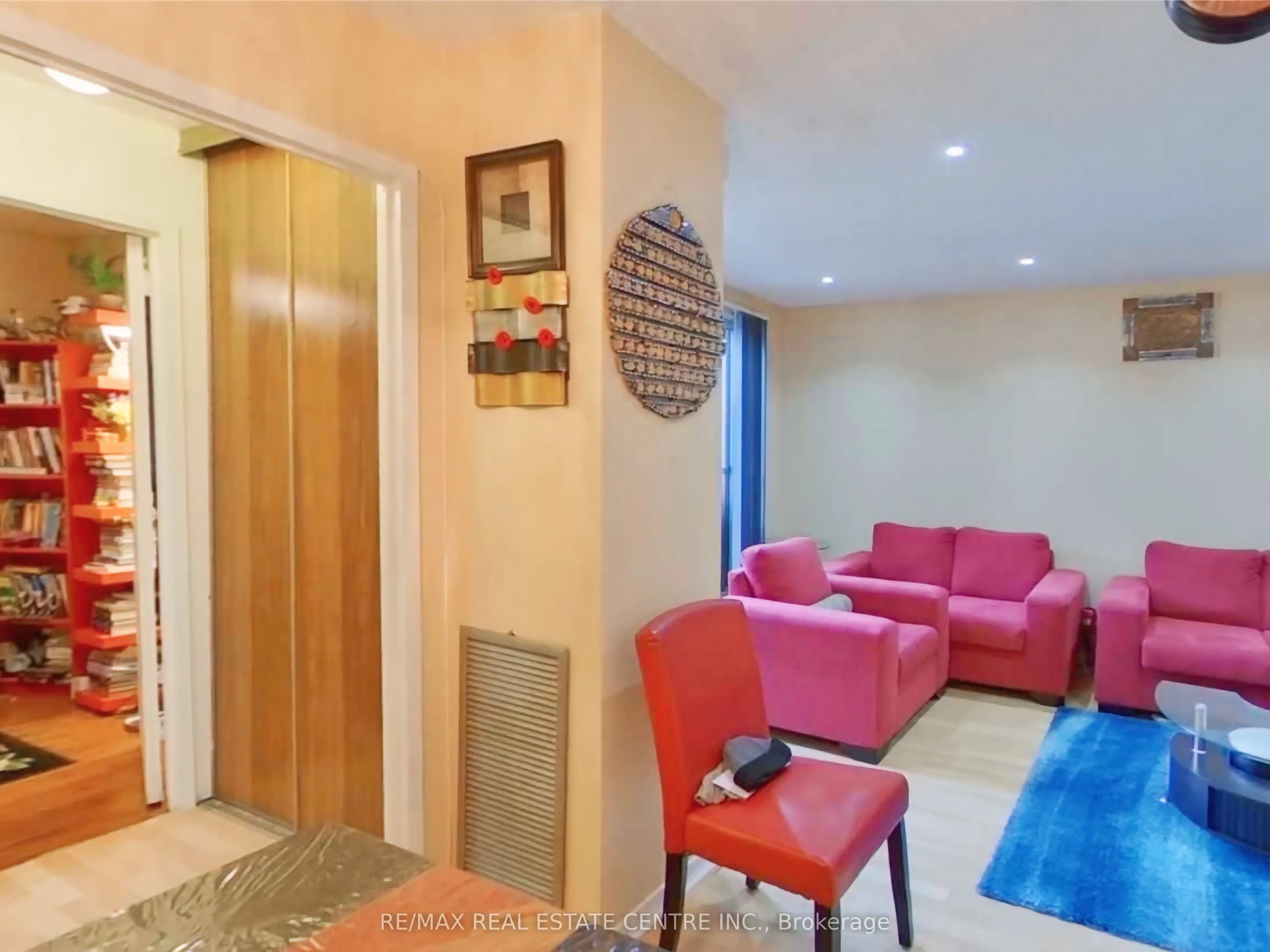 2095 Roche Court, #111